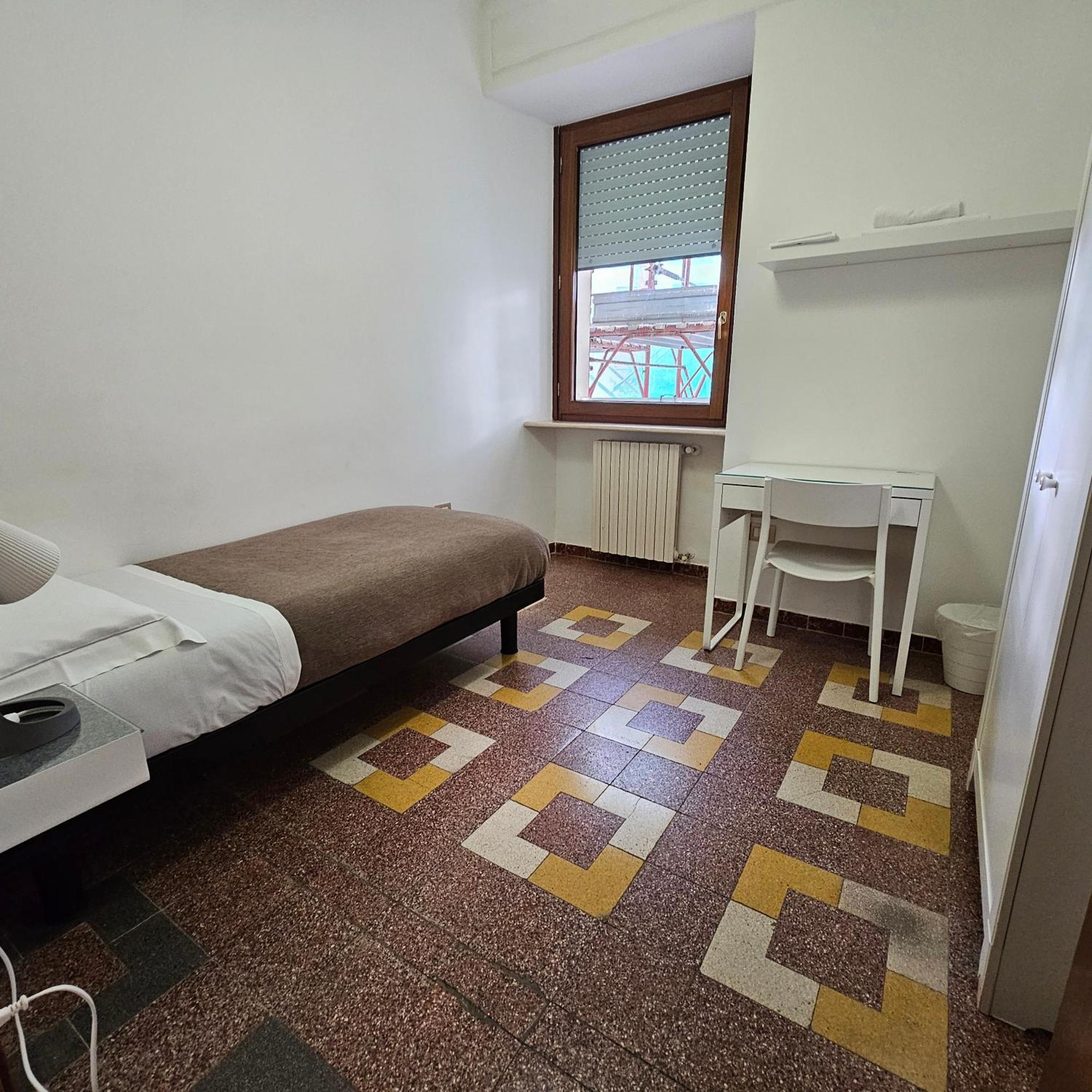 Essential Room & Parking In Centro Citta Con Parcheggio Privato E Wifi Potenza Kültér fotó