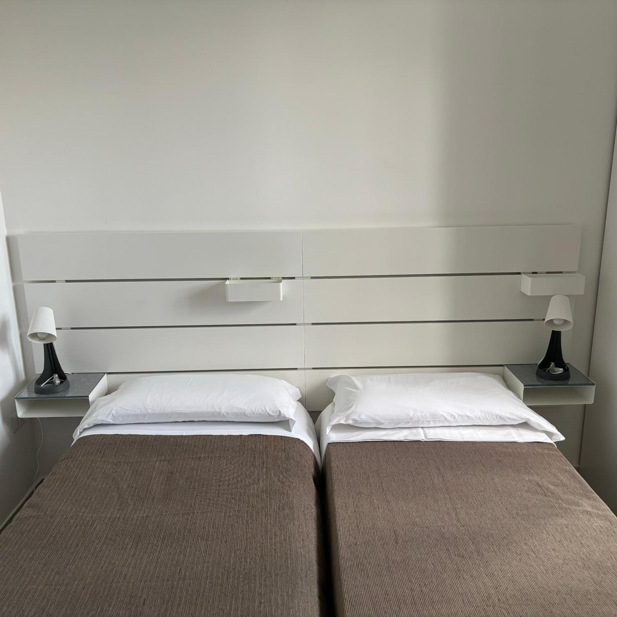 Essential Room & Parking In Centro Citta Con Parcheggio Privato E Wifi Potenza Kültér fotó
