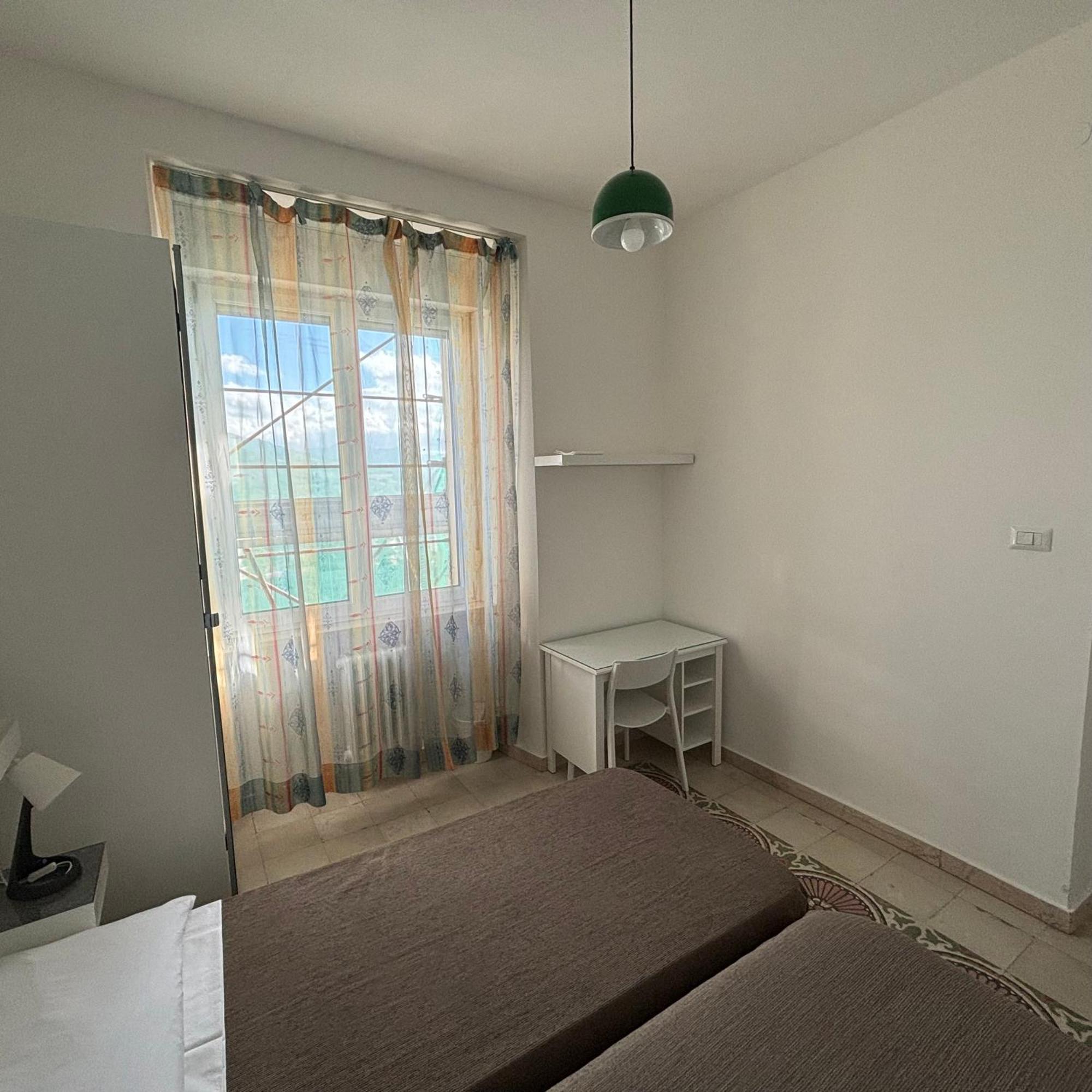 Essential Room & Parking In Centro Citta Con Parcheggio Privato E Wifi Potenza Kültér fotó