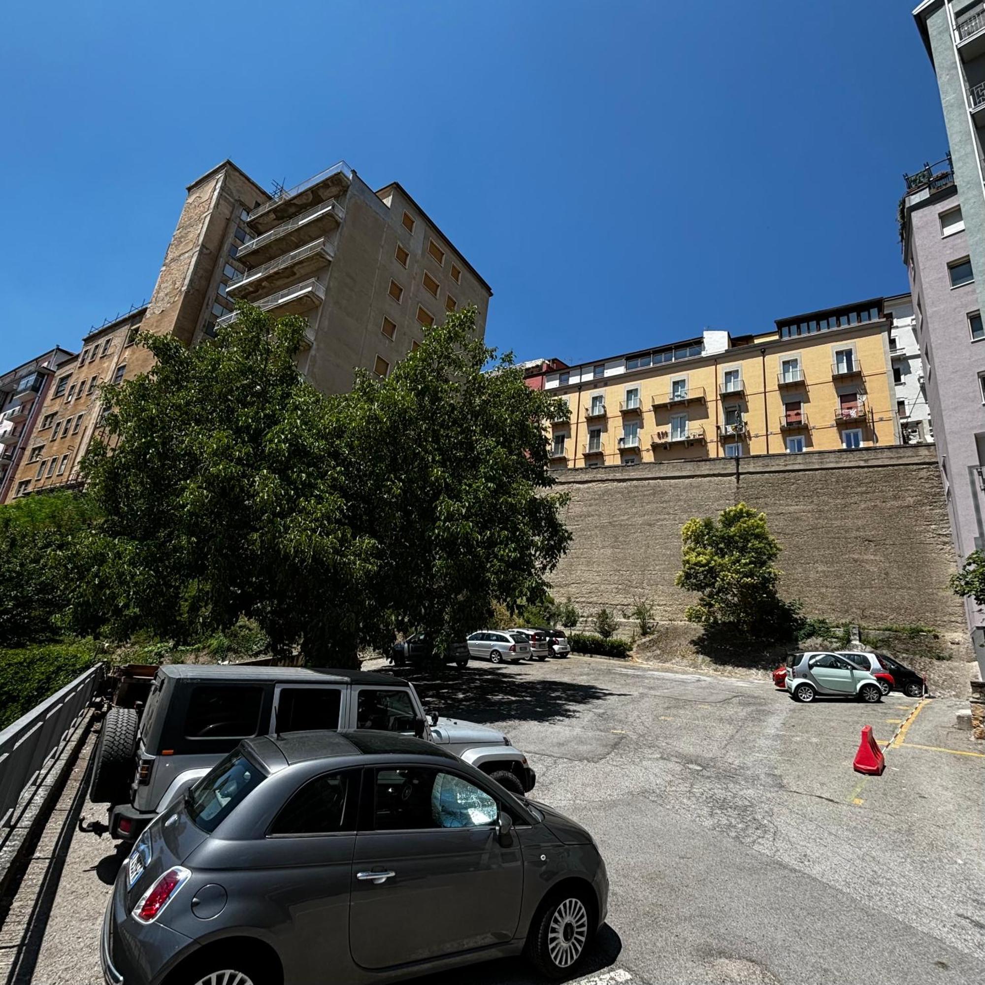 Essential Room & Parking In Centro Citta Con Parcheggio Privato E Wifi Potenza Kültér fotó