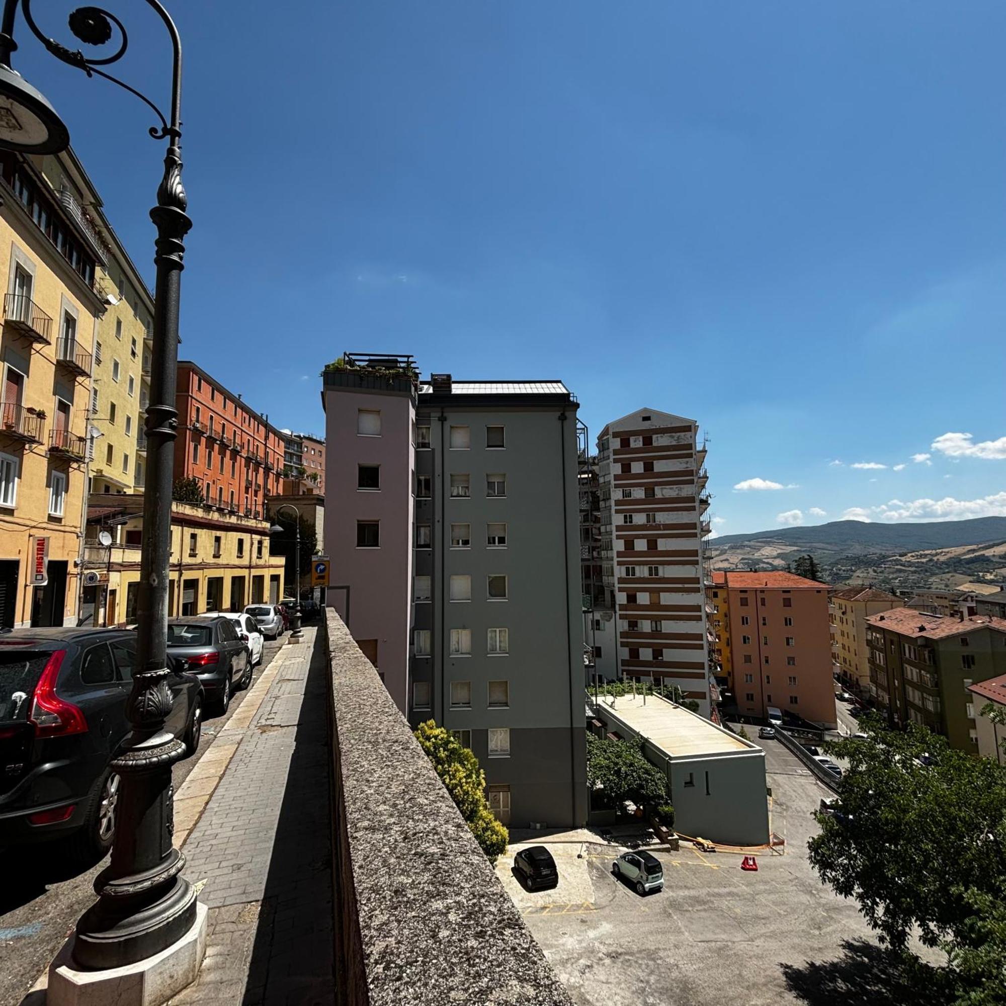 Essential Room & Parking In Centro Citta Con Parcheggio Privato E Wifi Potenza Kültér fotó